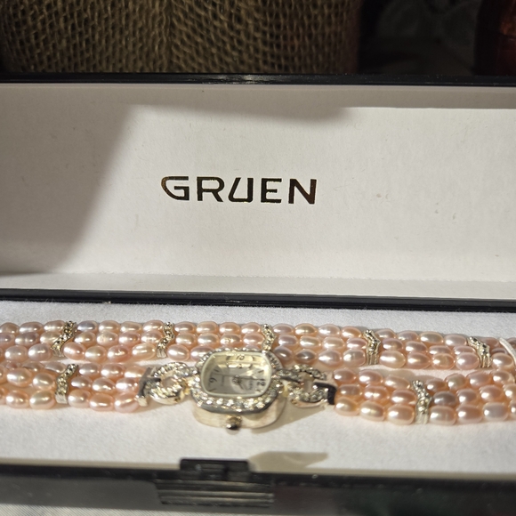 NIB GRUEN Vintage Natural Pink Pearl & Cubic Zirconia Watch & Matching Bracel… - Picture 6 of 12